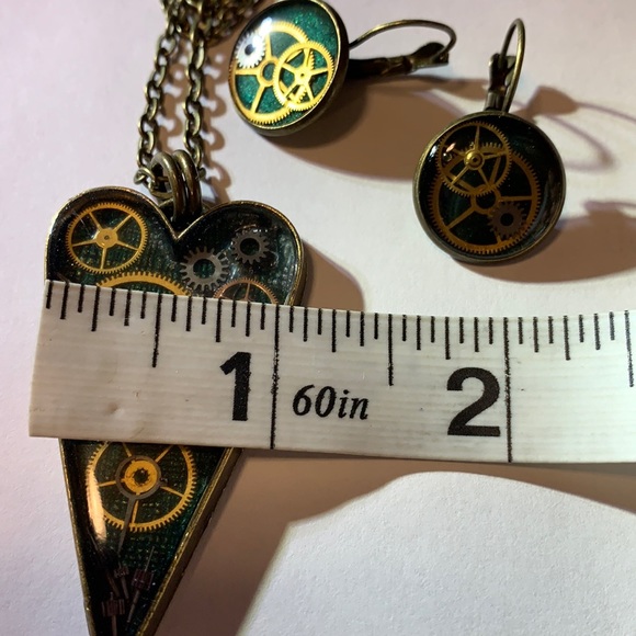 Real vintage Watch gears Heart Necklace - Picture 8 of 9